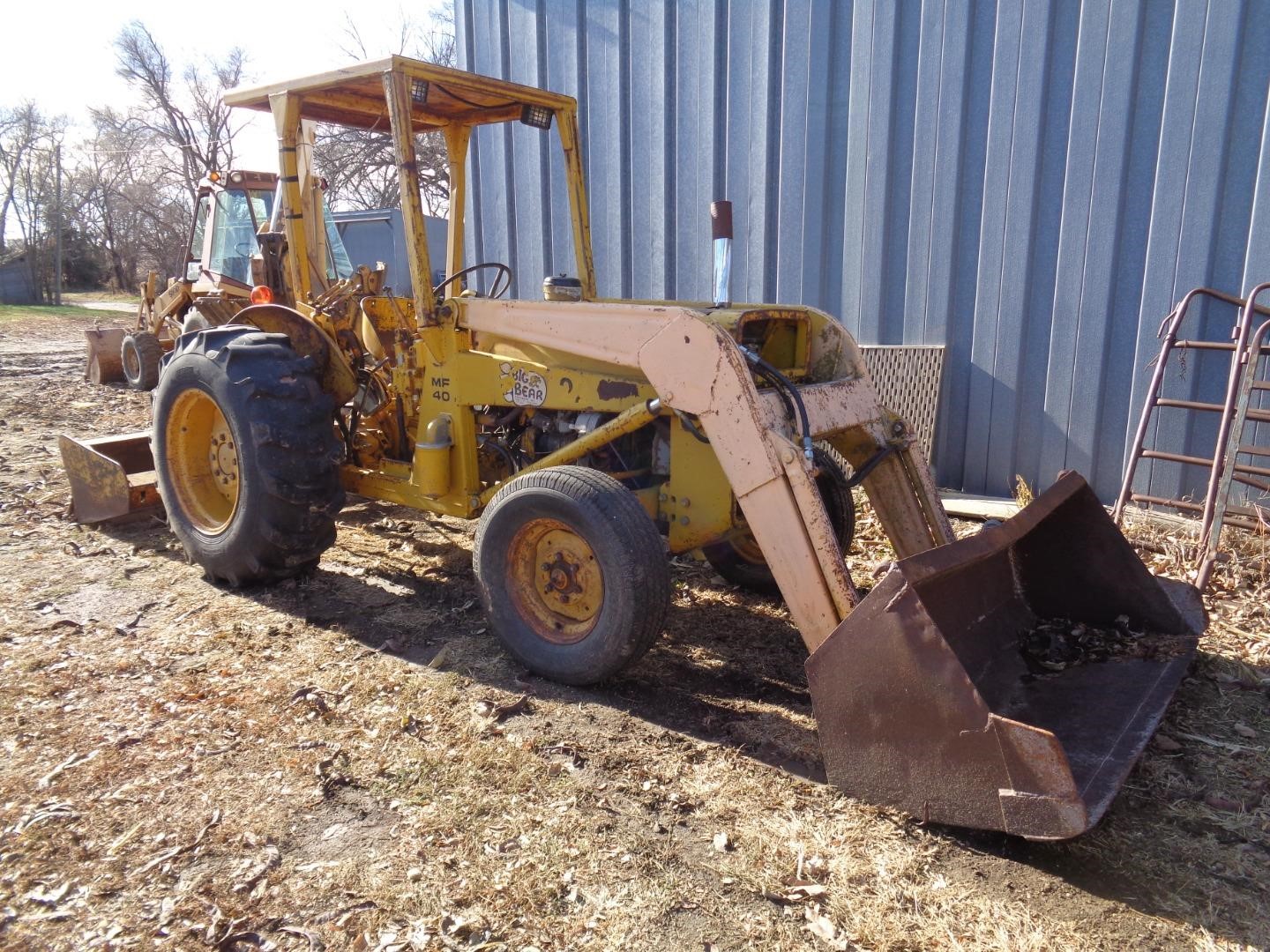 Massey Ferguson Industrial MF40 2WD Tractor W/Loader & 3-Pt Box Scraper ...