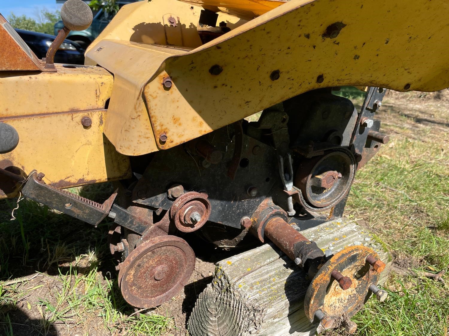 Allis-Chalmers B-12 Lawn Tractor BigIron Auctions