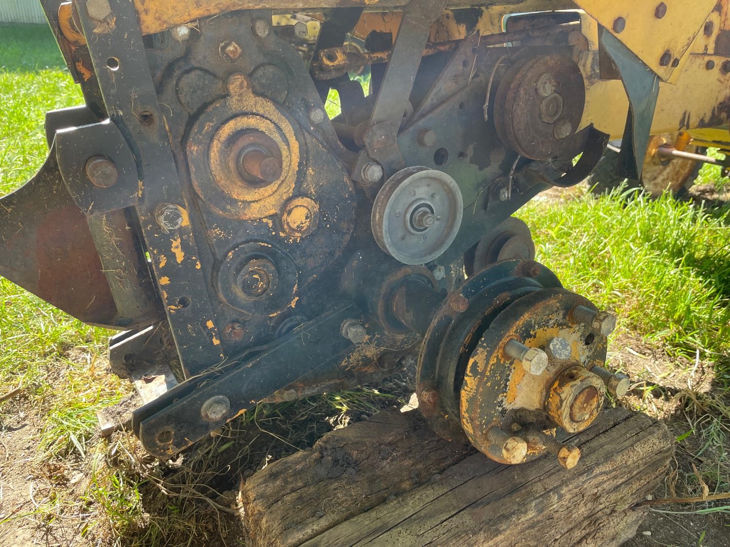 Allis-Chalmers B-12 Lawn Tractor BigIron Auctions