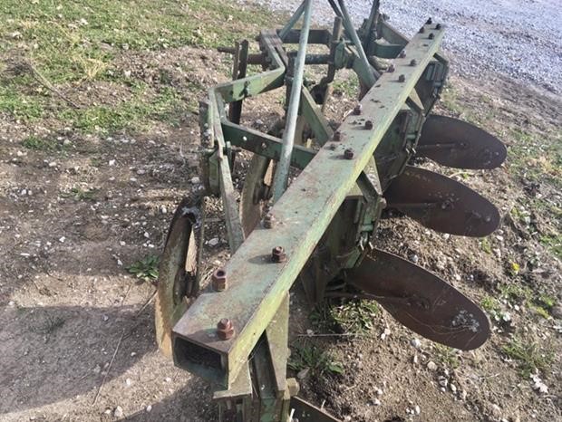 John Deere F125 Mounted Moldboard Plow BigIron Auctions