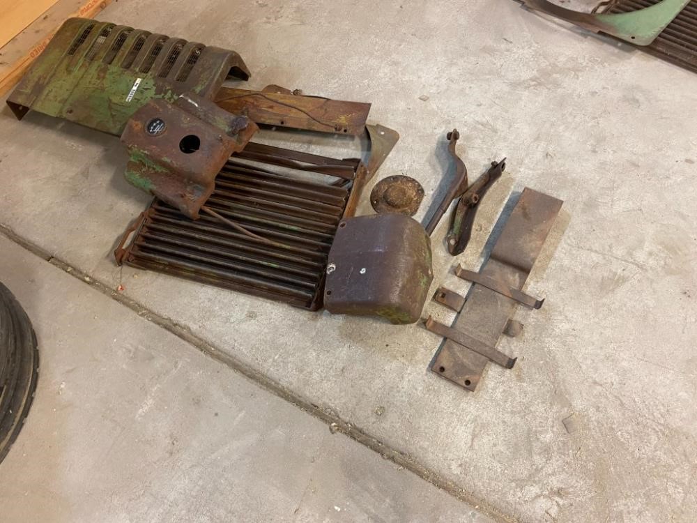 John Deere B Assorted Tractor Parts BigIron Auctions