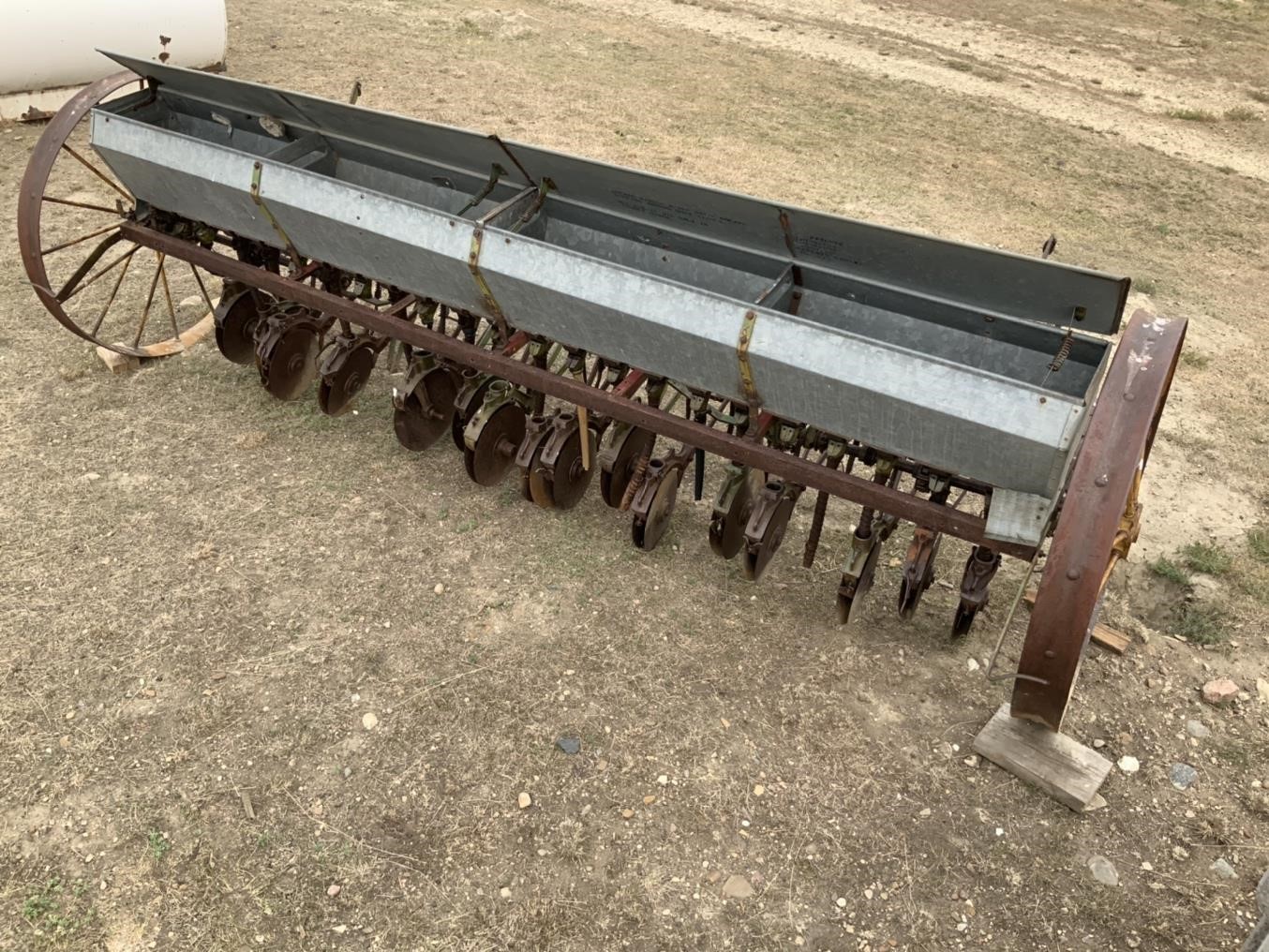 Minneapolis Moline P3 6 Pull Type Grain Drill Bigiron Auctions