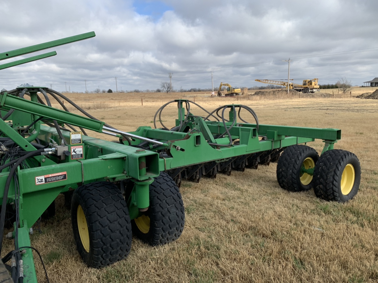 2005 John Deere 1890 Air Seeder Wjohn Deere 1910 Commodity Cart Bigiron Auctions 6883