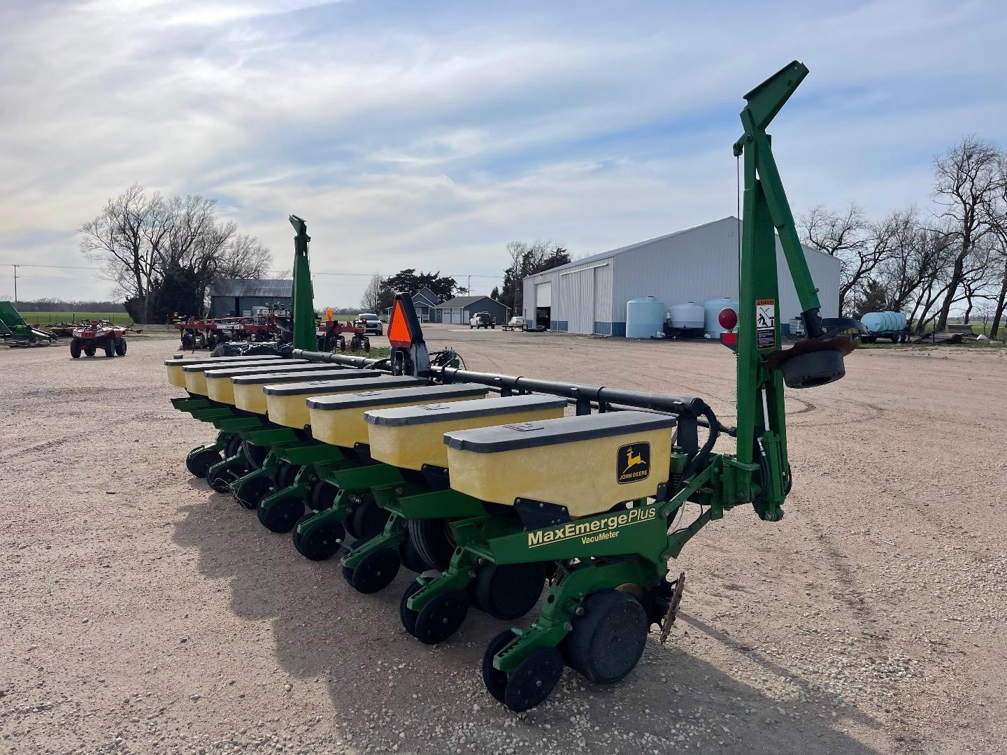 John Deere 1700 Maxemerge Plus Vacumeter 8r30 Planter Bigiron Auctions