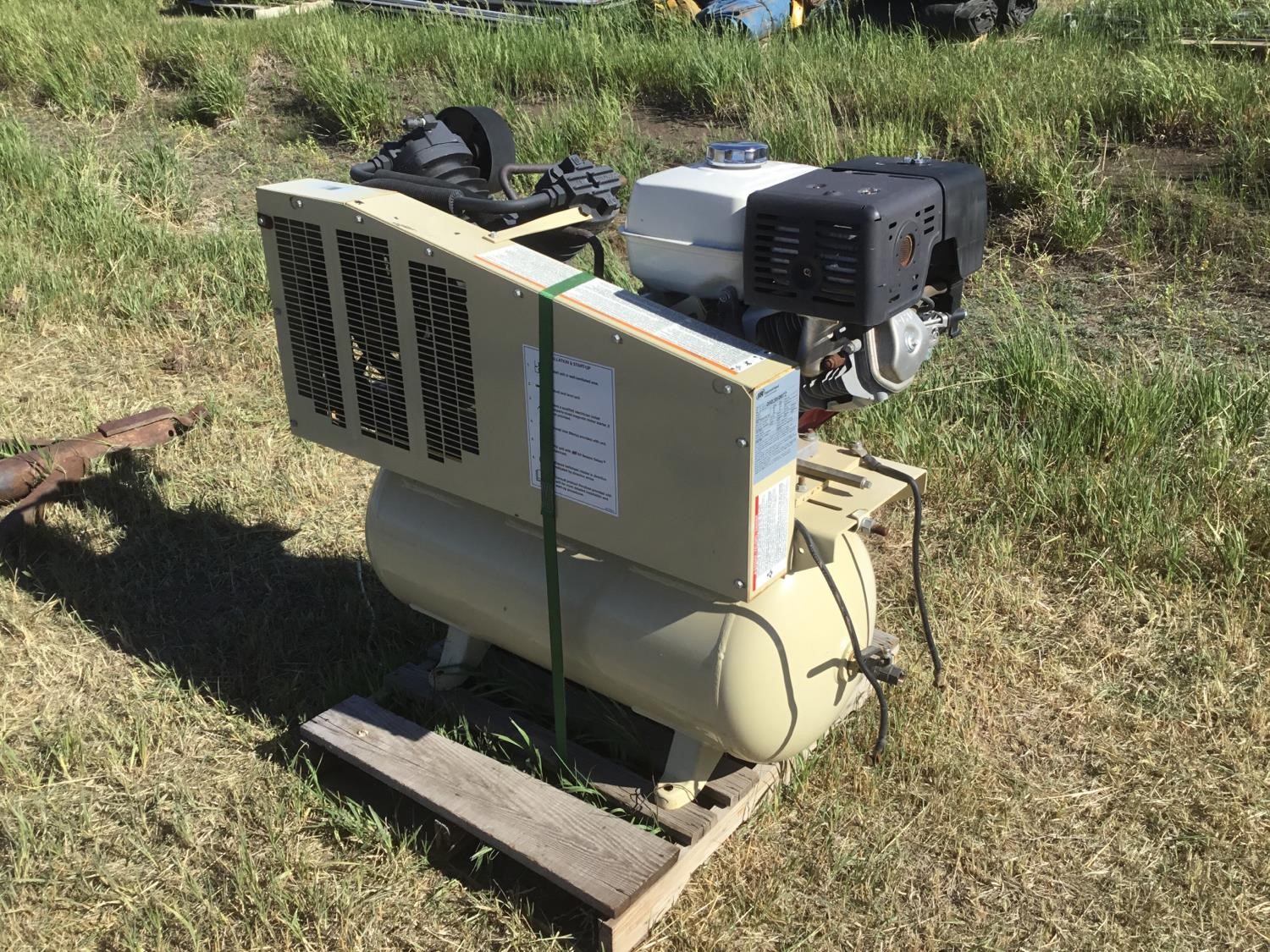 Ingersoll Rand 30 Gallon Gas Engine Powered Air Compressor Bigiron Auctions