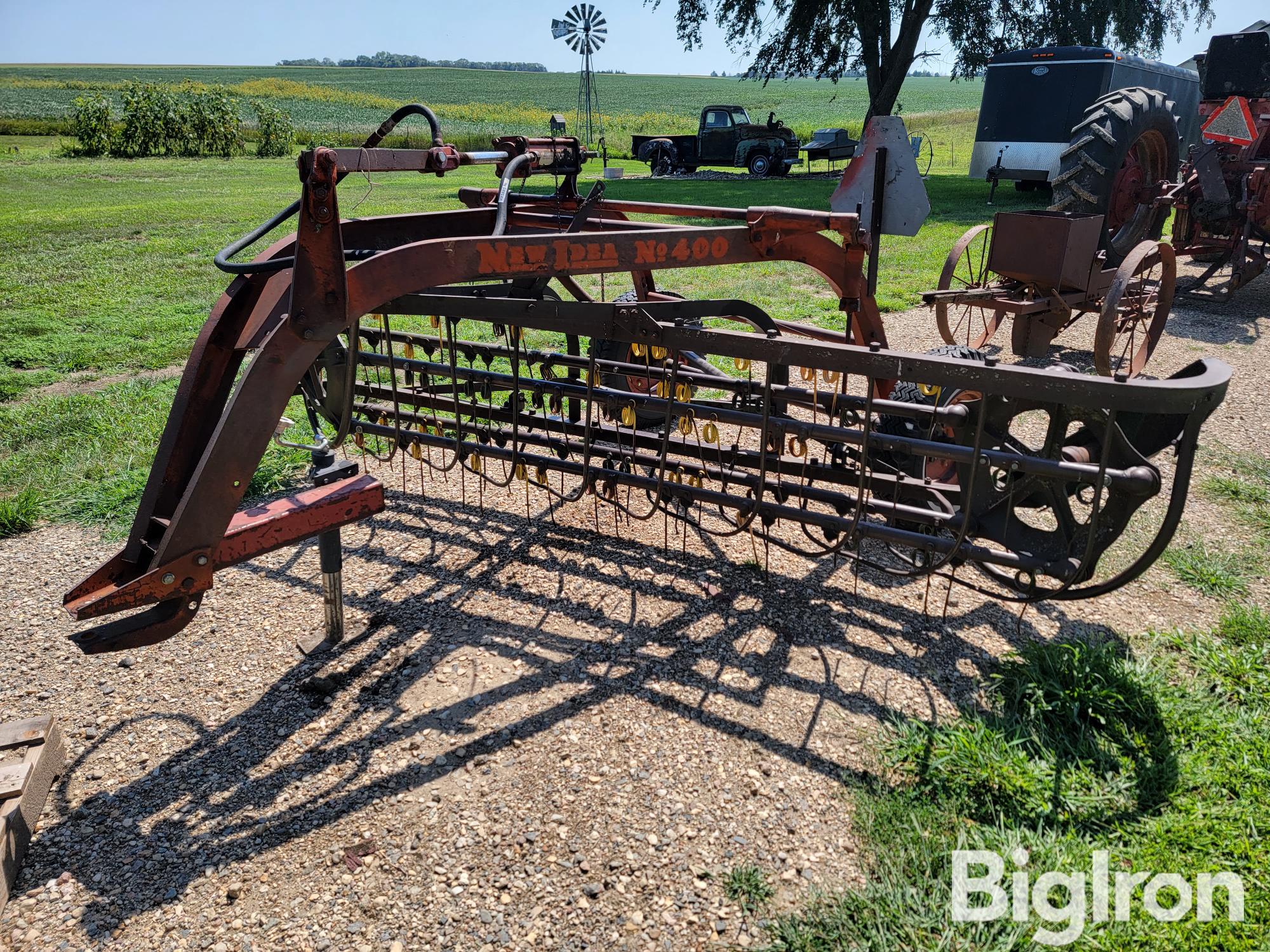 New Idea 400 Hay Rake BigIron Auctions   Newidea400hayrake Aeca9f9bfbdb493e8cee23e8bf69b5cd 