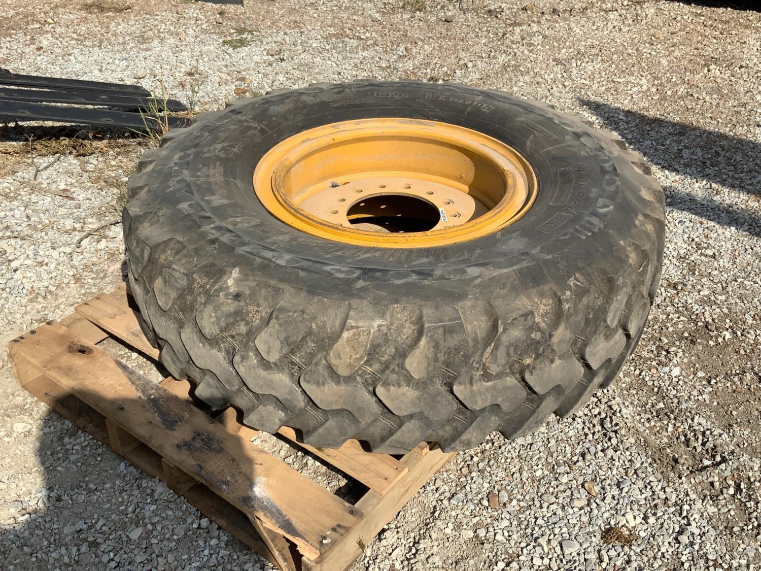 Motorgrader Wheel & Bridgestone 14.00R24 Tire BigIron Auctions