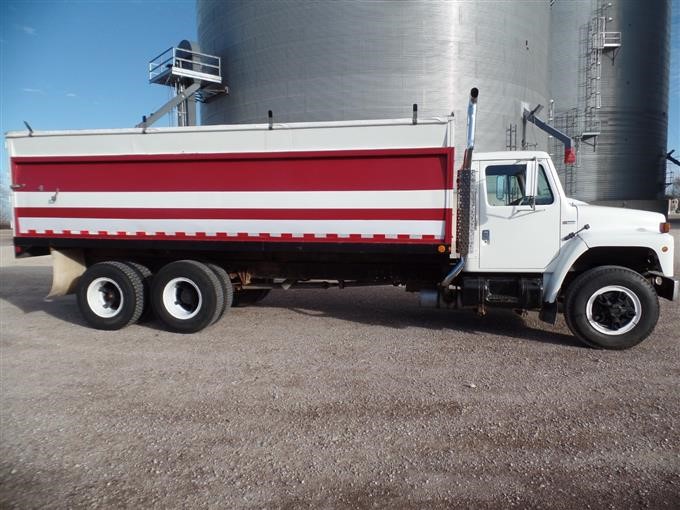 1980 International S1900 T/A Grain Truck W/Box & Hoist BigIron Auctions