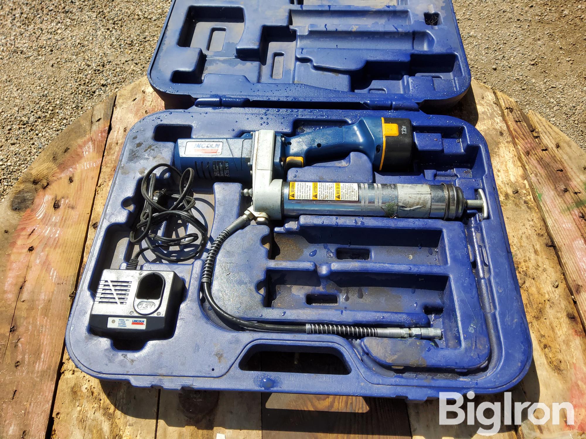 Lincoln Electric Grease Gun Bigiron Auctions 0801