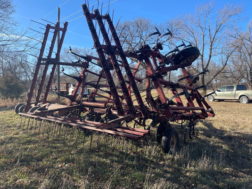 International 4600 Vibra Shank Field Cultivator With Harrow BigIron ...