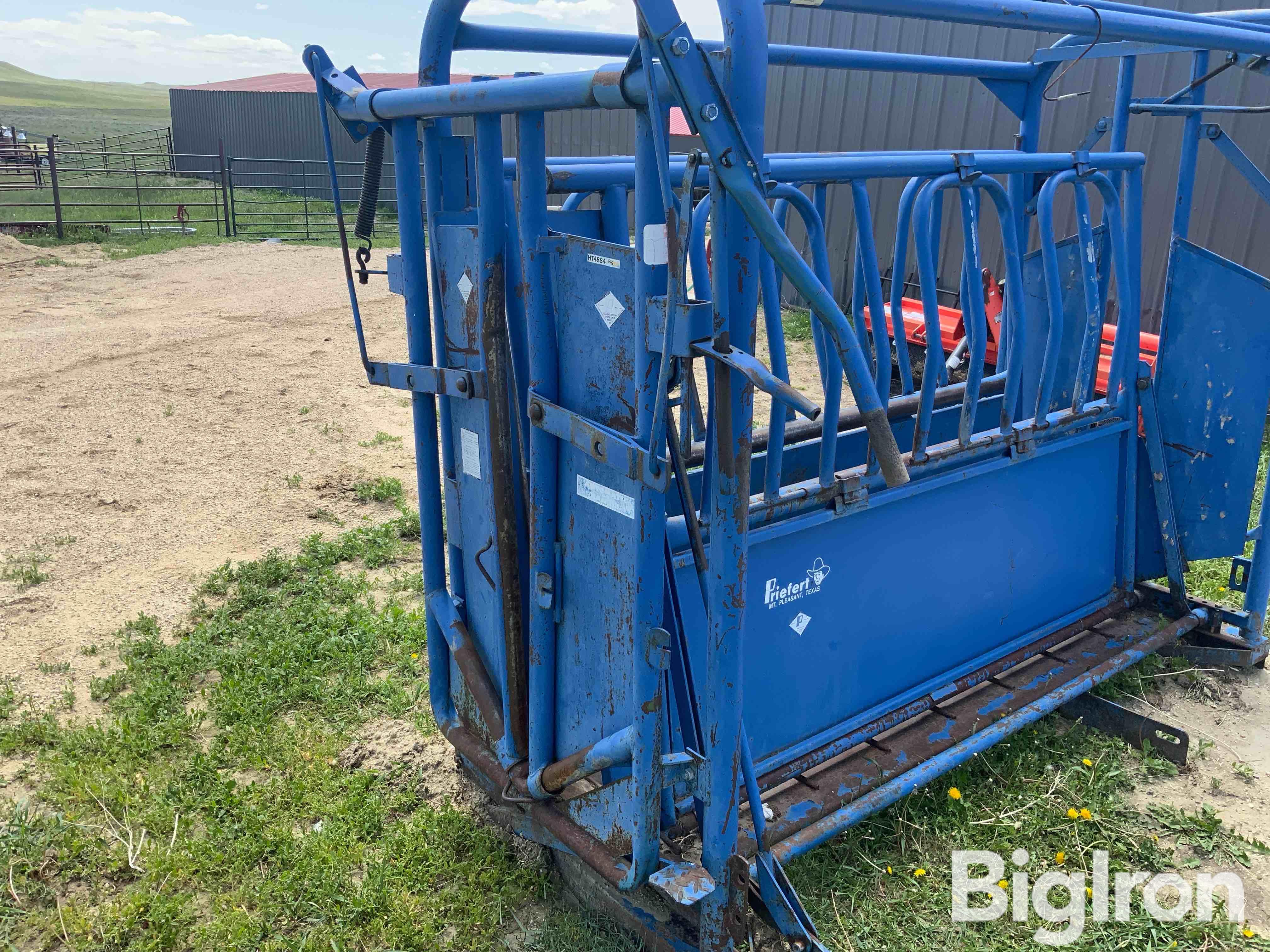 Priefert Cattle Squeeze Chute BigIron Auctions