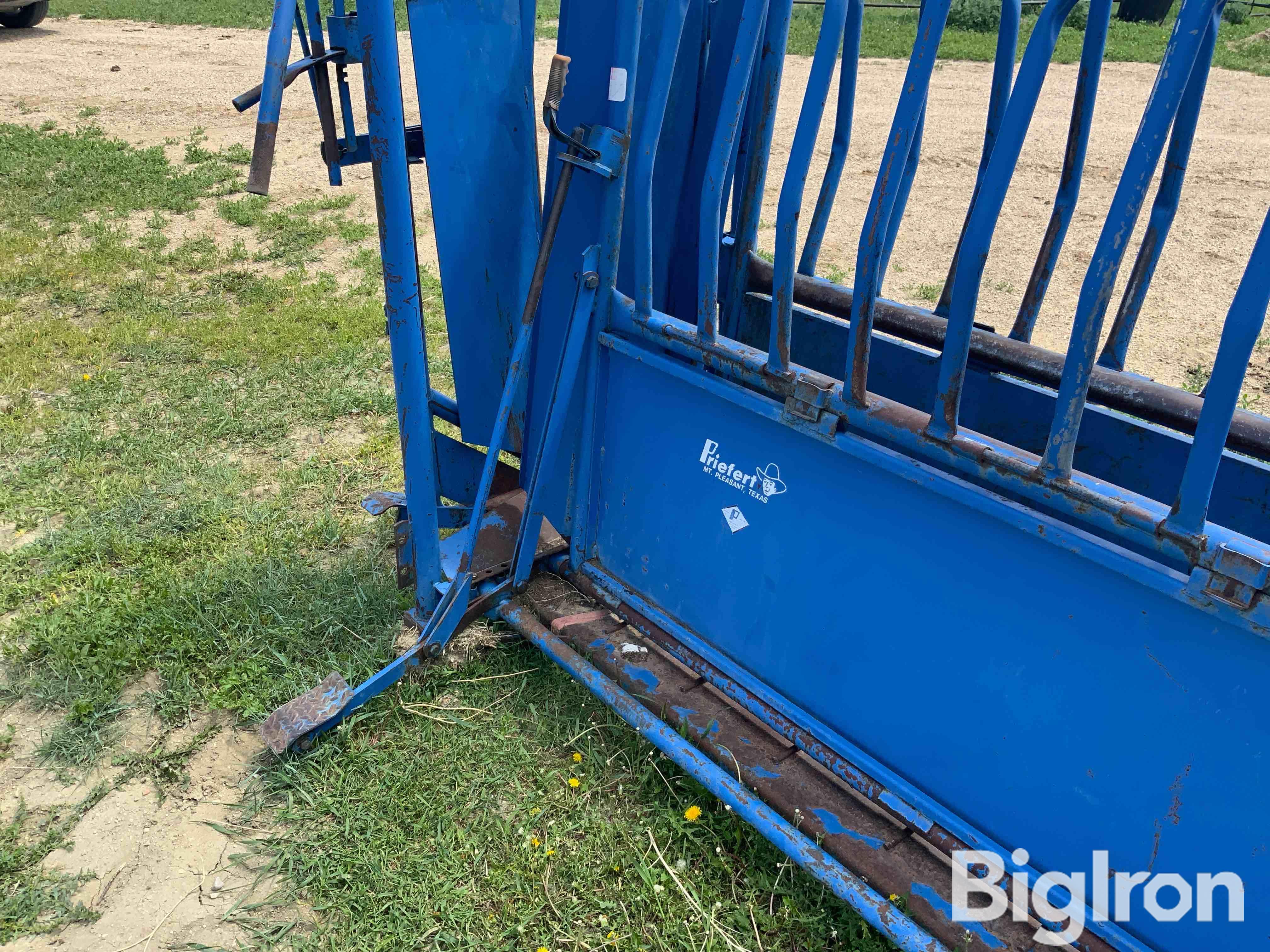 Priefert Cattle Squeeze Chute BigIron Auctions