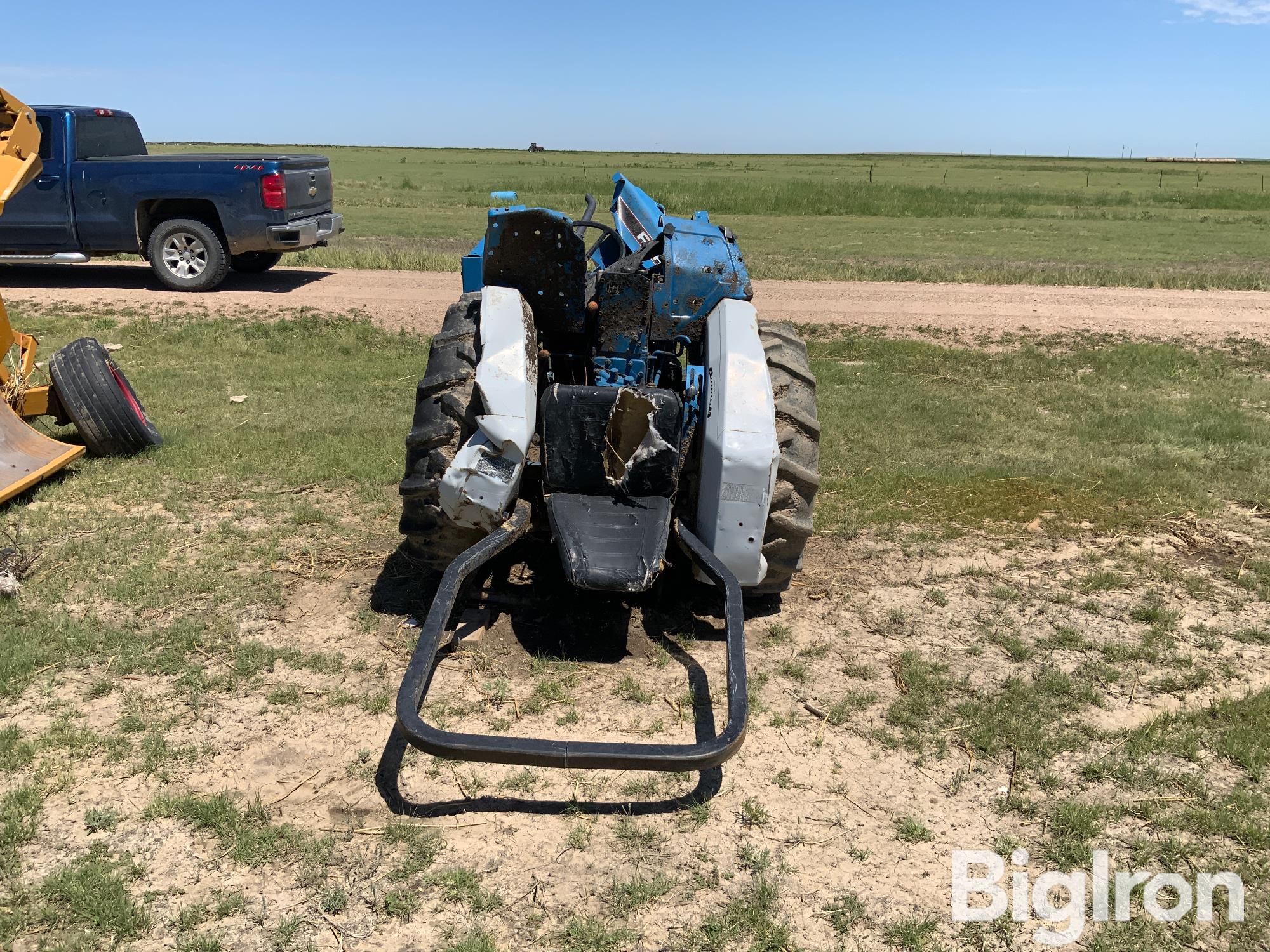 Ford 1715 Compact Utility Tractor W Loader Bigiron Auctions