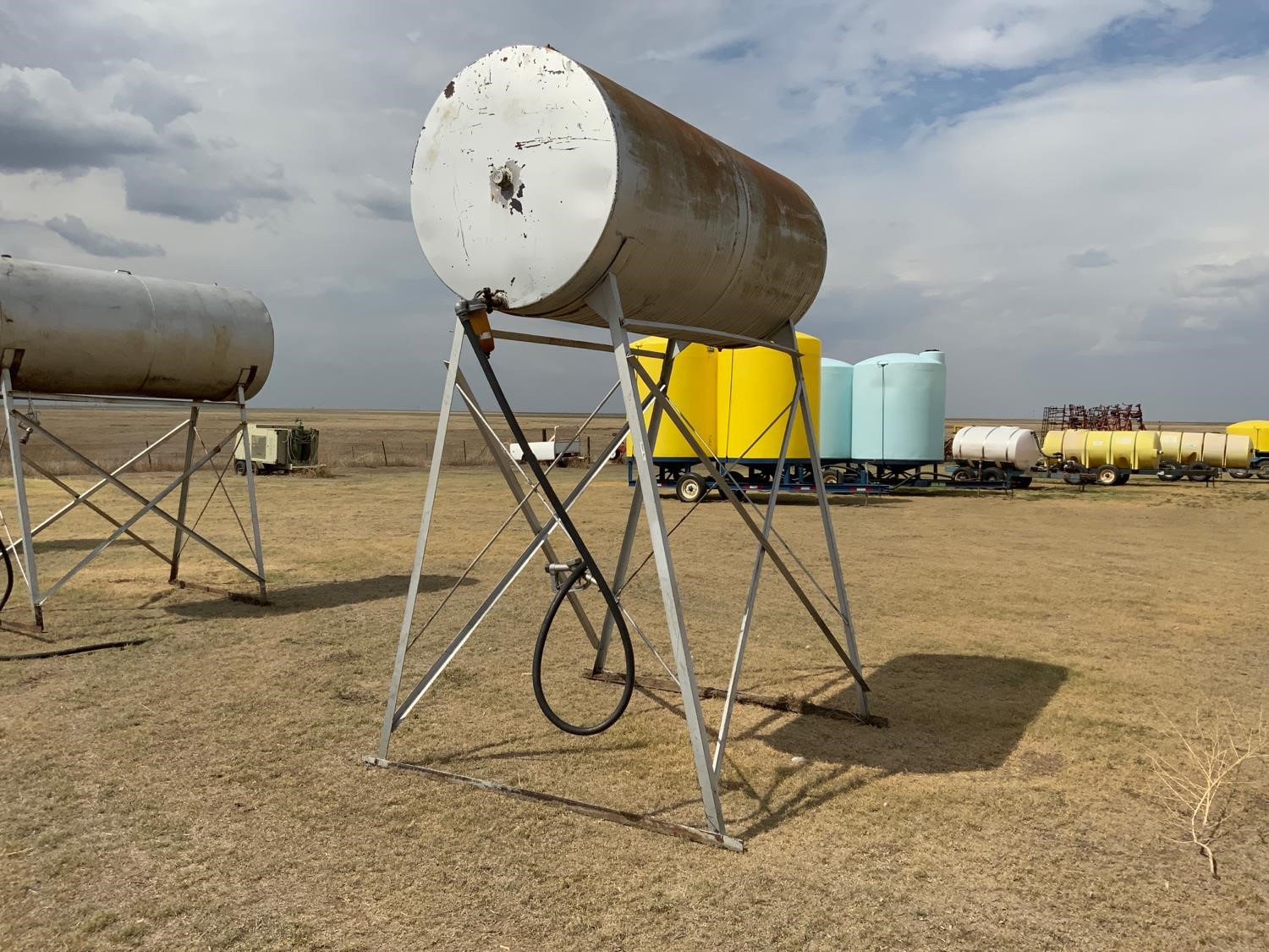 500-gallon-fuel-tank-on-stand-bigiron-auctions