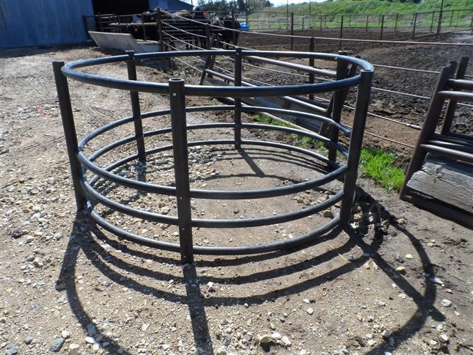 Shop Built Poly Pipe Hay Feeder & Fenceline Feeder Panels BigIron Auctions