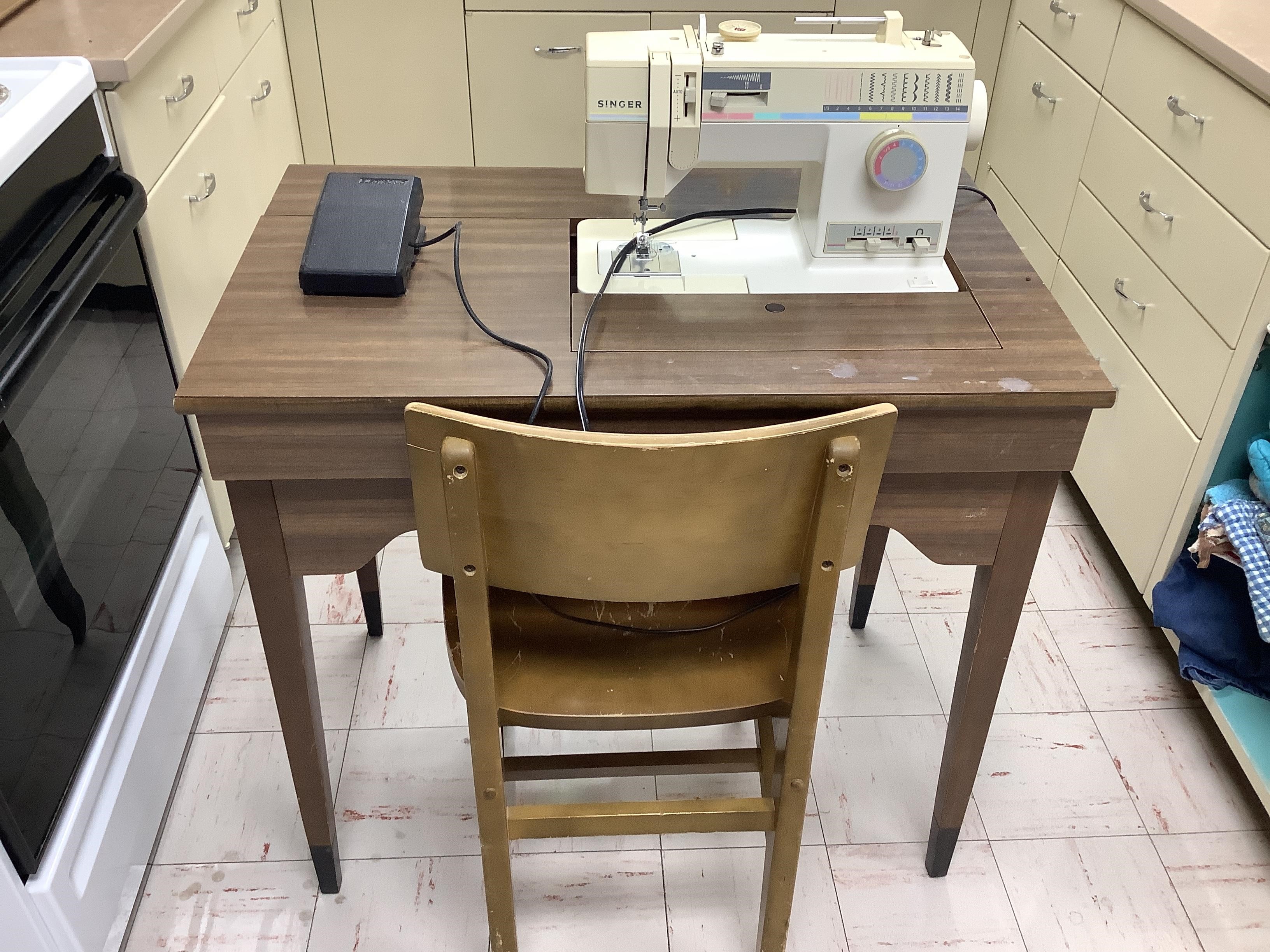 Singer 9110 Sewing Machine W Table Chair BigIron Auctions