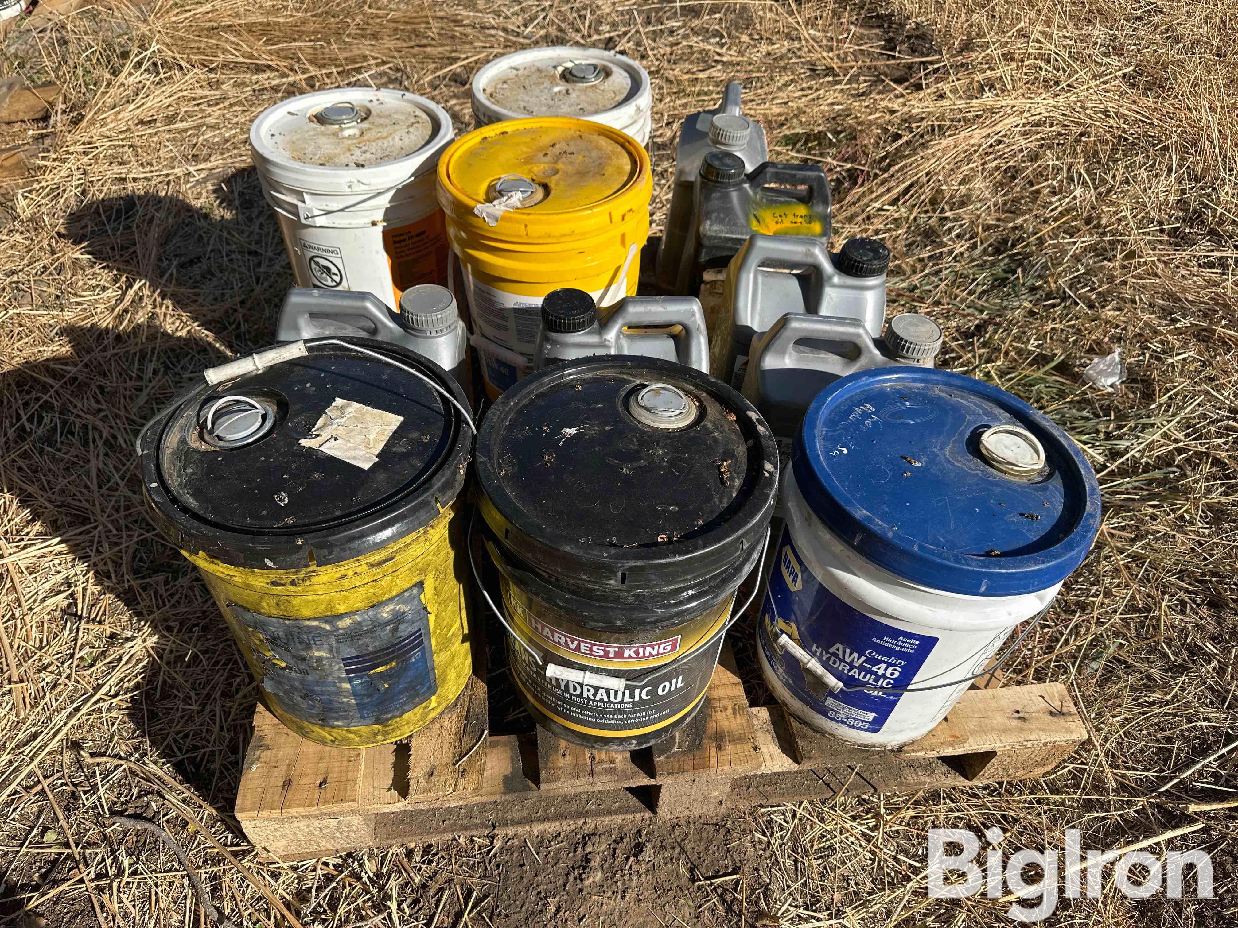 Hydraulic Engine Oil BigIron Auctions   Napahydraulicoil 8755c0c0e60f45f78ef05a42dc1be40b 