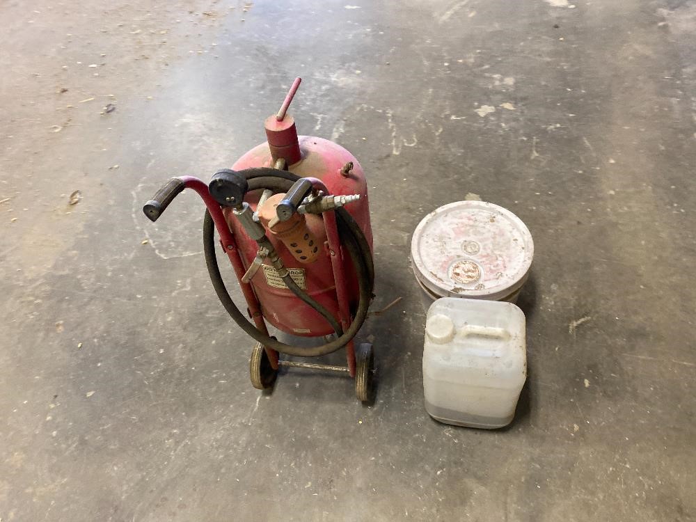 Central Pneumatic 34202 40 LB. Sand Blaster BigIron Auctions