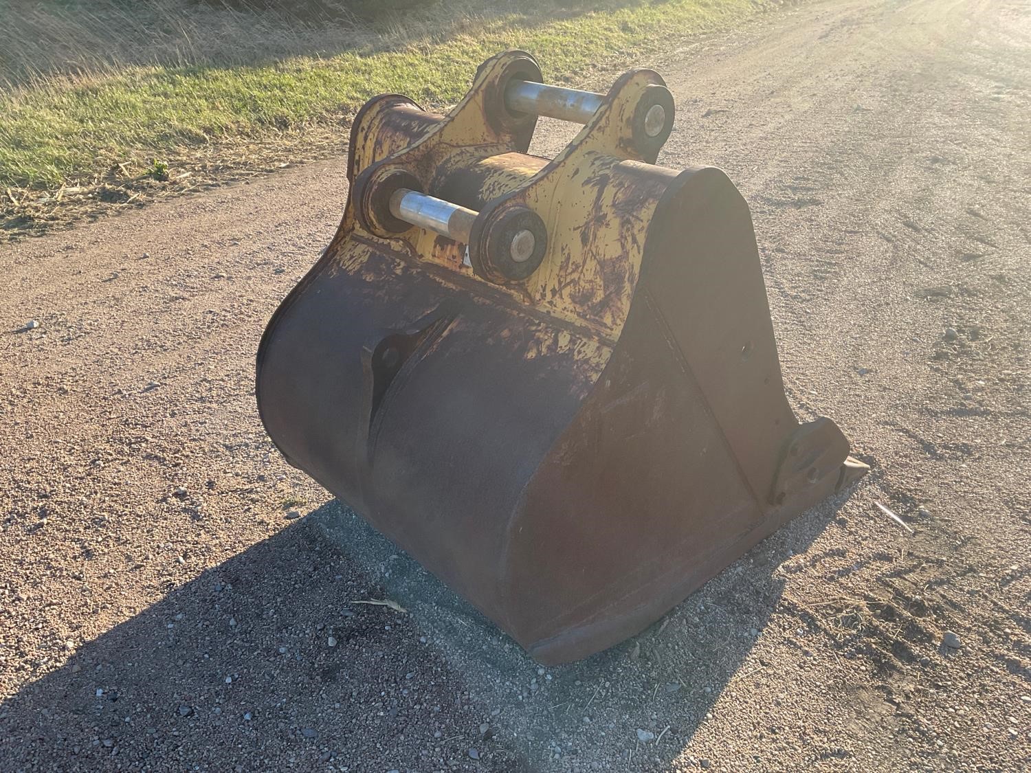 Caterpillar 325 48” Excavator Bucket BigIron Auctions