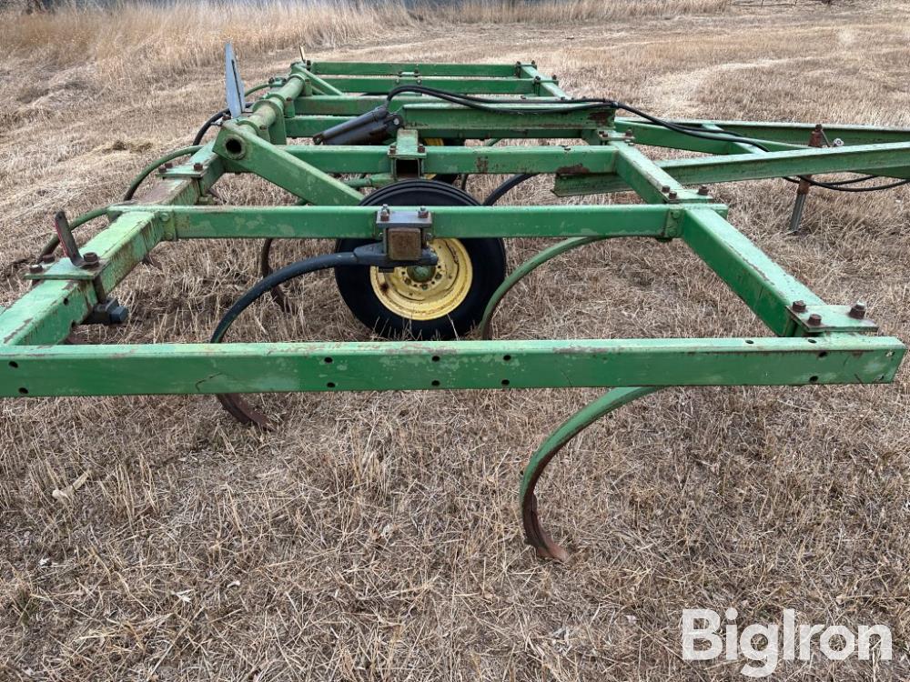 John Deere 1600 Pull Type Chisel Plow BigIron Auctions