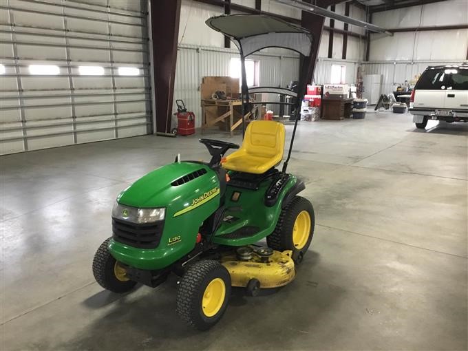 John deere riding discount lawn mower 130