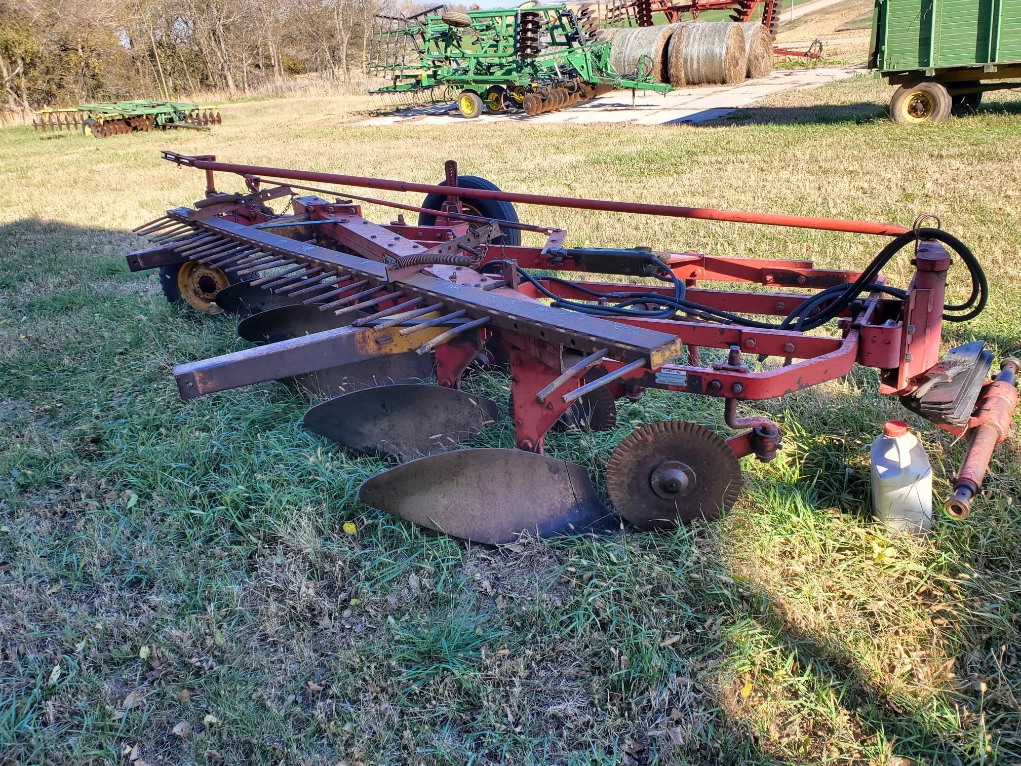 Massey Ferguson 68 5 Bottom Plow BigIron Auctions