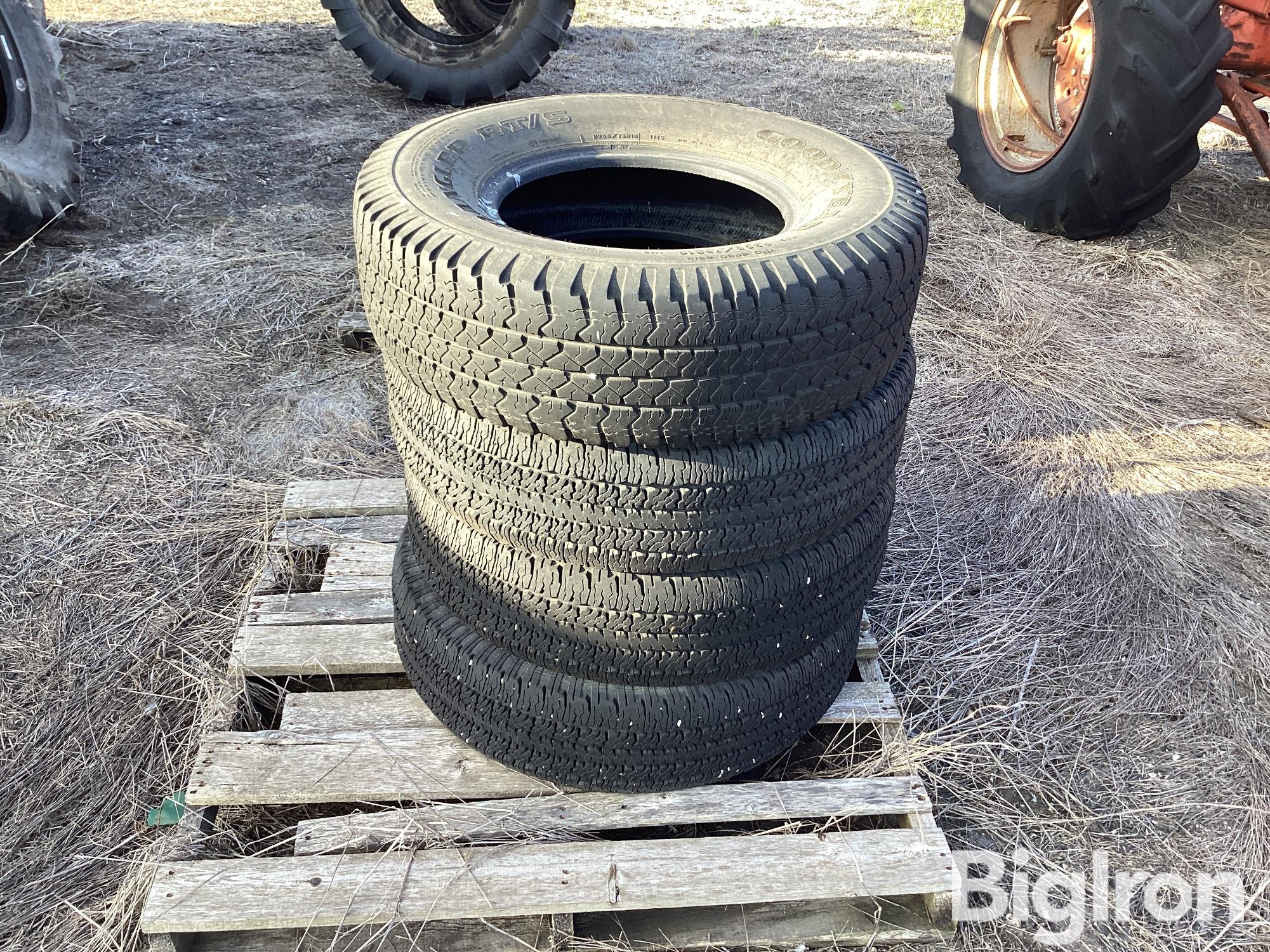 Goodyear Wrangler Rt S R Tires Bigiron Auctions