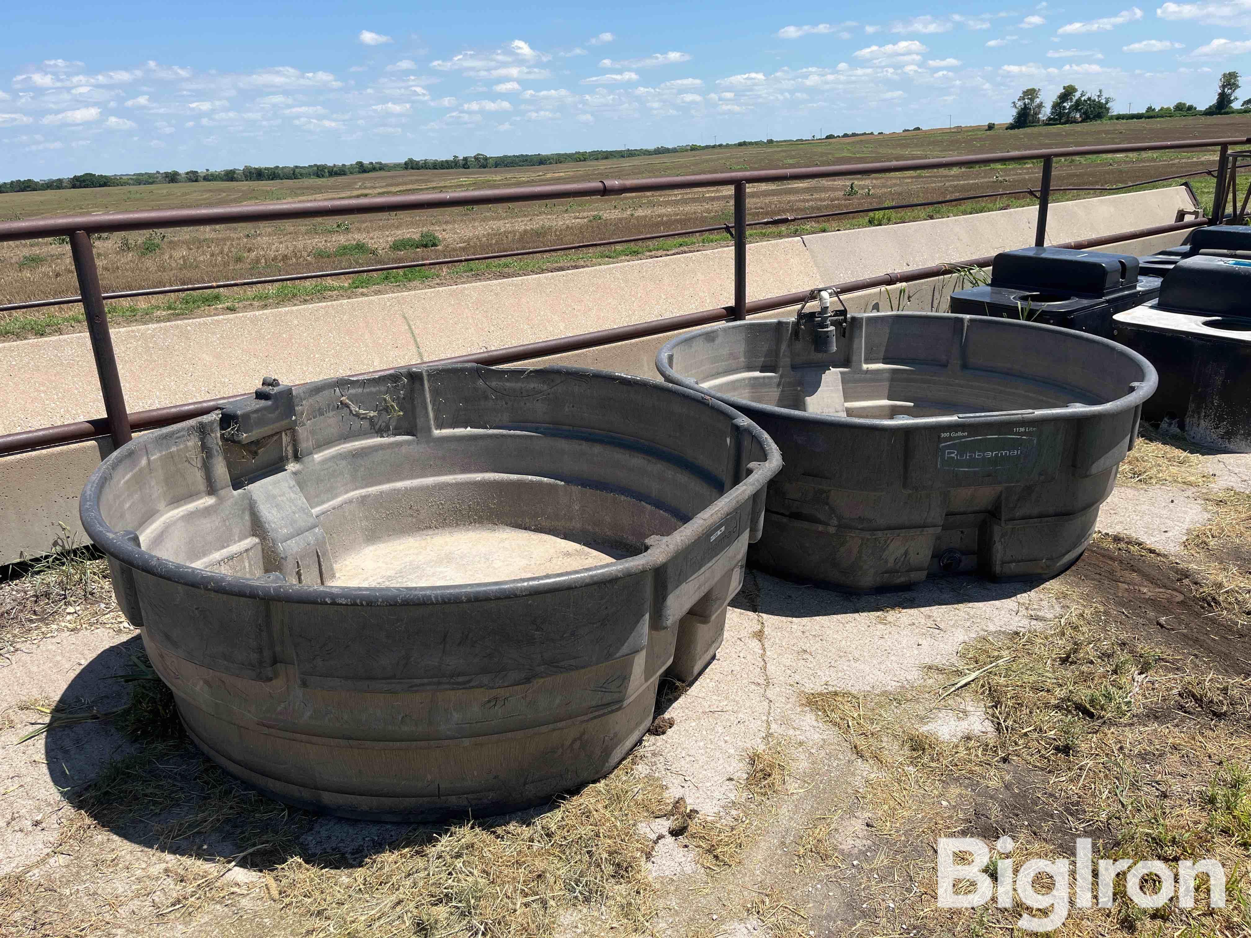 Lot 4 Rubbermaid 300 gallon water tank - Swico Auctions