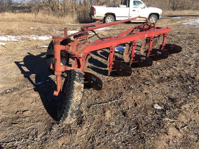 International Harvester 550 Semi Mounted 5 Bottom Plow BigIron Auctions