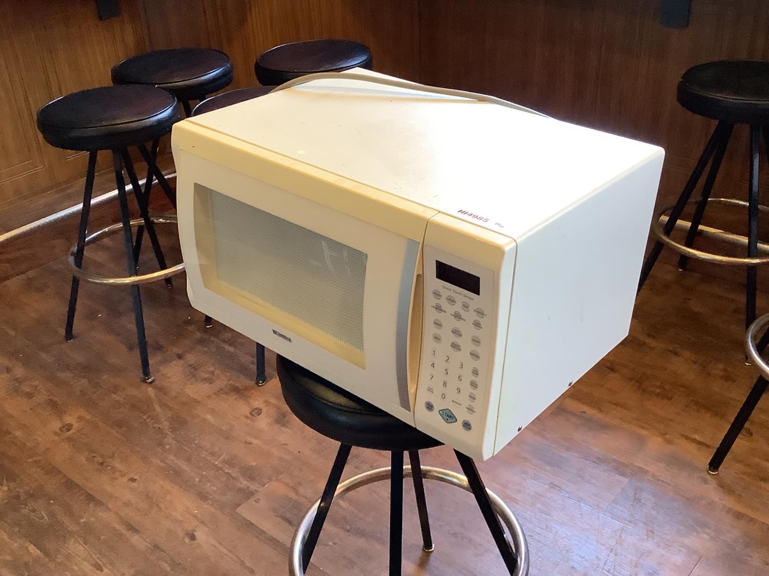 Lot # 22 - Small Kenmore Microwave - (Works) - Adam's Northwest Estate  Sales & Auctions