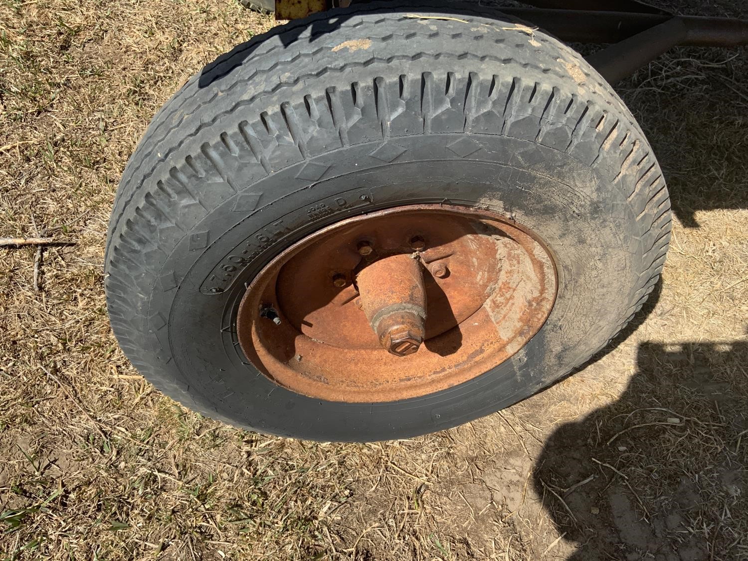 Farmhand F32A Live Bottom Trailer On John Deere Running Gear BigIron ...