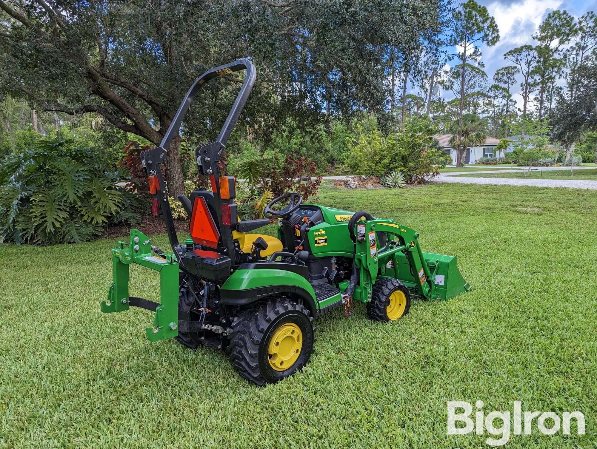 2018 John Deere 1025r Mfwd Compact Utility Tractor W120r Loader Bigiron Auctions 8488