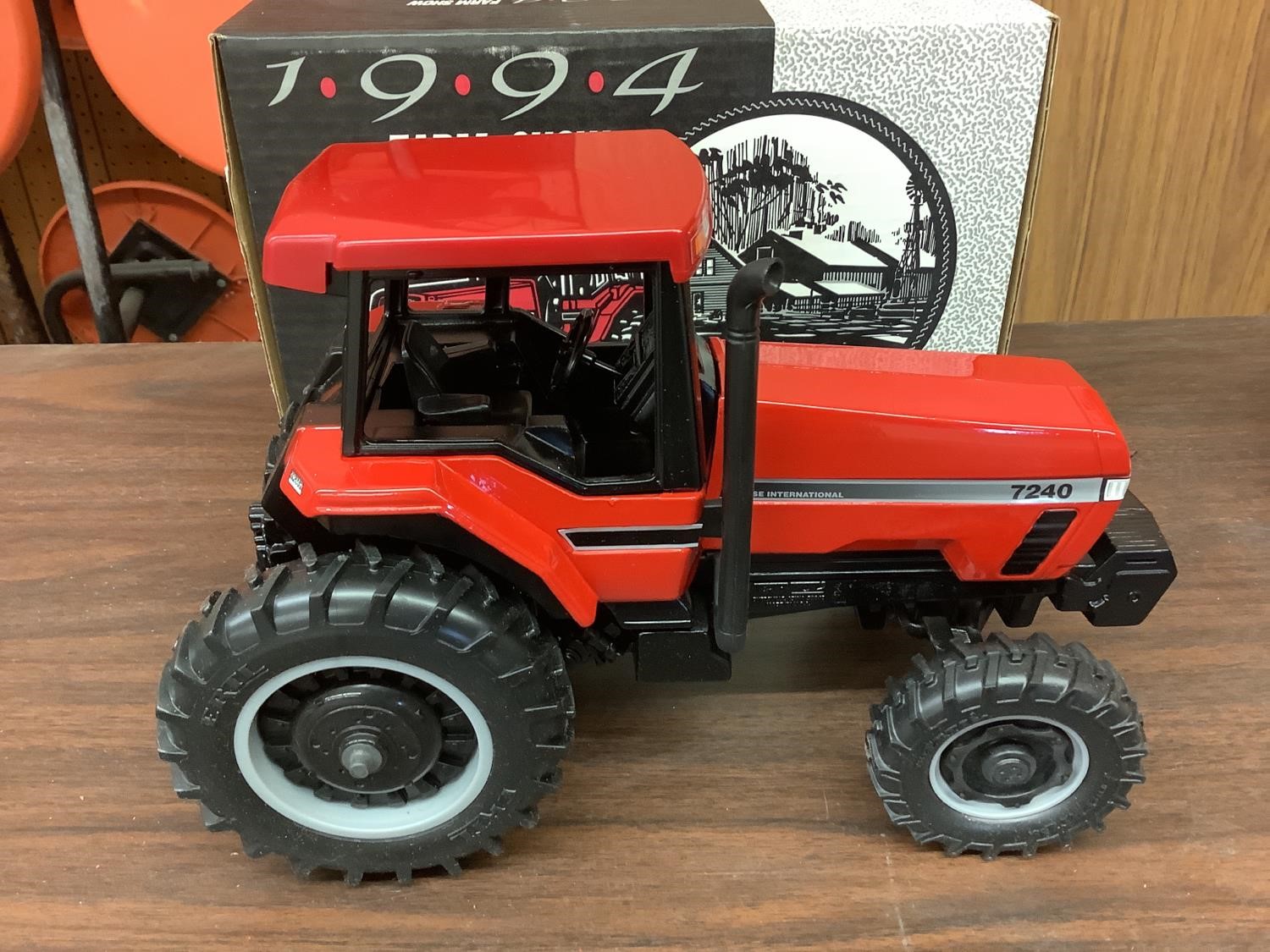 1994 Case IH Magnum 7240 Ertl Farm Show 1/16 Die-Case Tractor BigIron ...