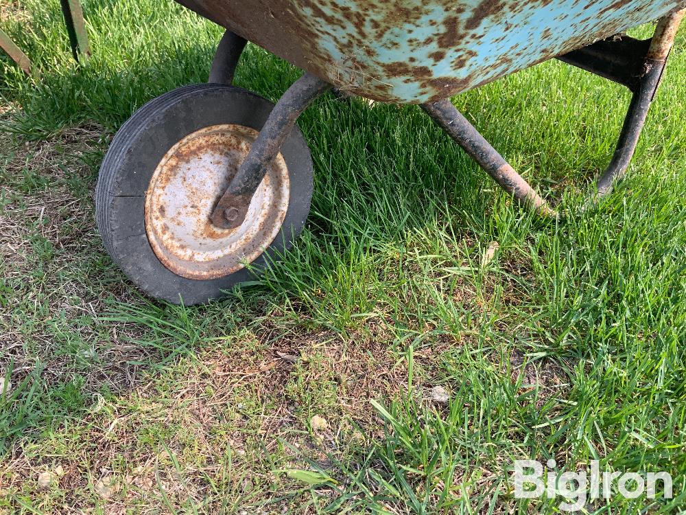 John Deere Yard Cart And Wheel Barrows Bigiron Auctions 2577