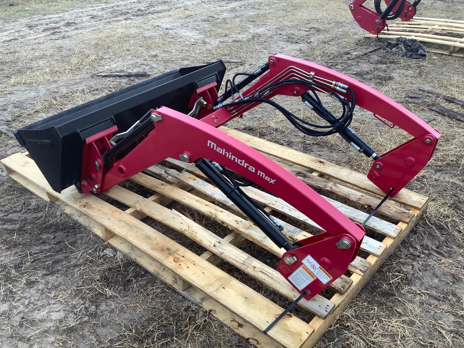 Mahindra Max 26L Loader W/54