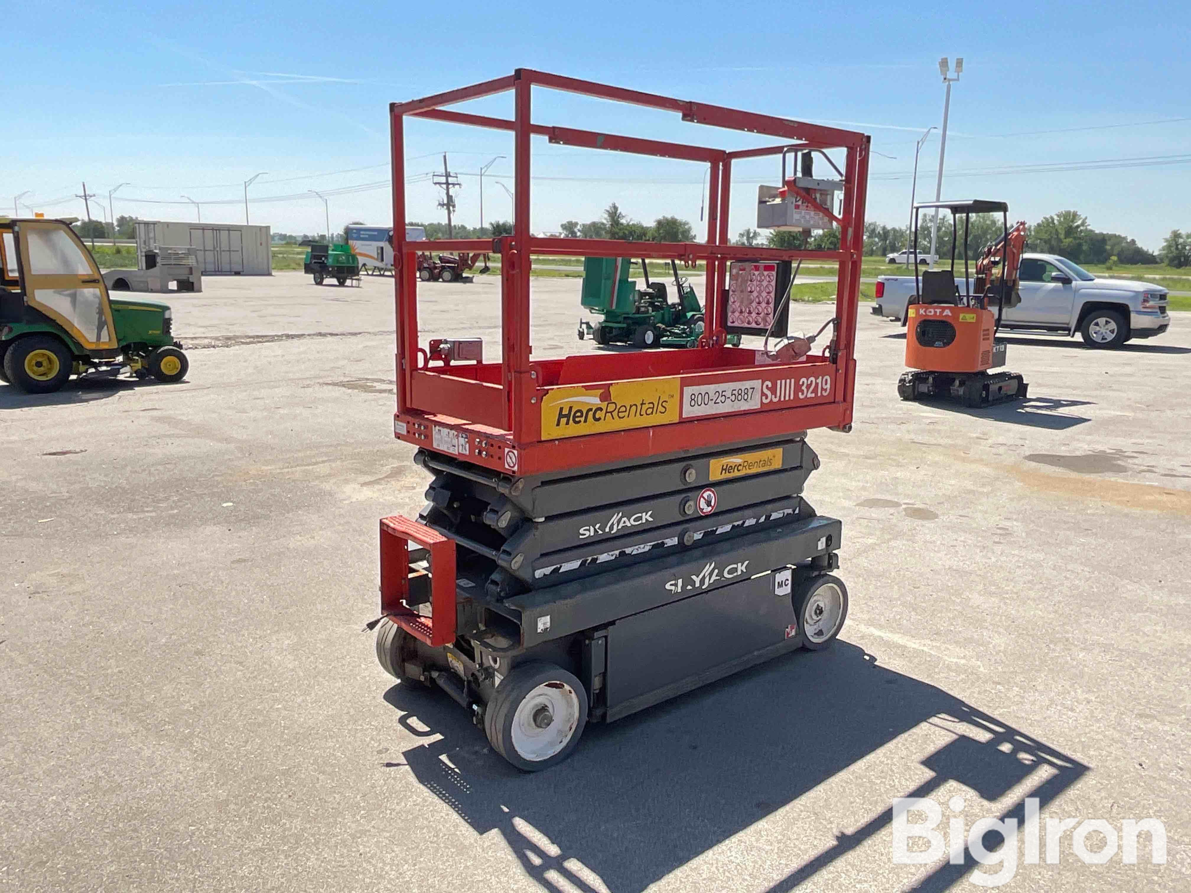 2019 SkyJack SJIII 3219 Electric Self-Propelled Scissor Lift BigIron ...