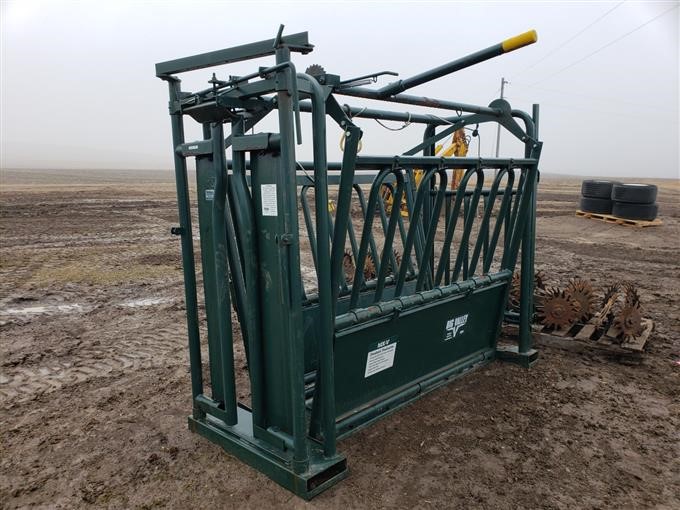 Big Valley MX-V Squeeze Chute W/Self-Catch Headgate & Tailgate BigIron ...