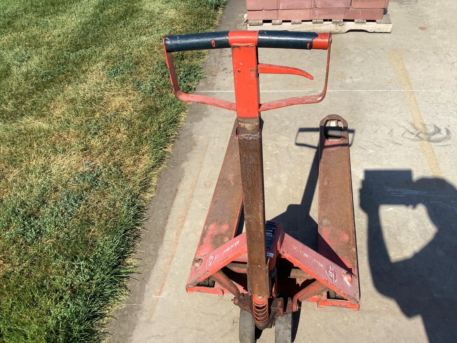 BT 2000 U Pallet Jack BigIron Auctions