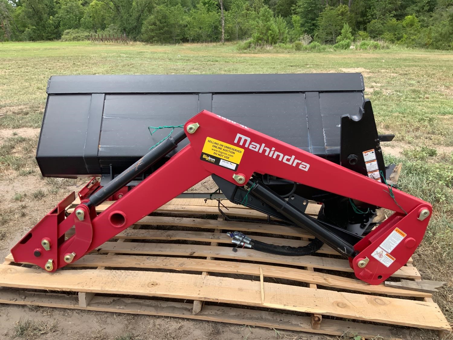 Mahindra 4550-4L Loader W/72