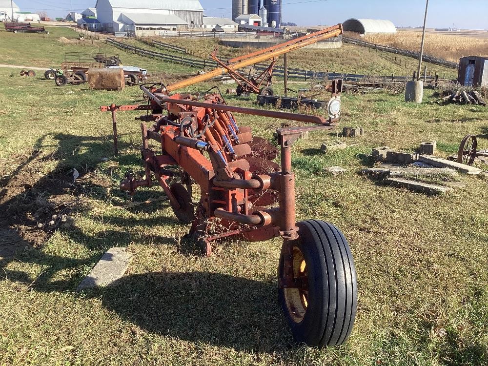 Massey Ferguson 880 5 Bottom Plow BigIron Auctions