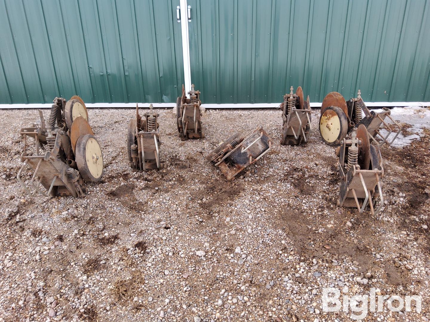 Kinze Dry Fertilizer Disc Applicators Bigiron Auctions 6859