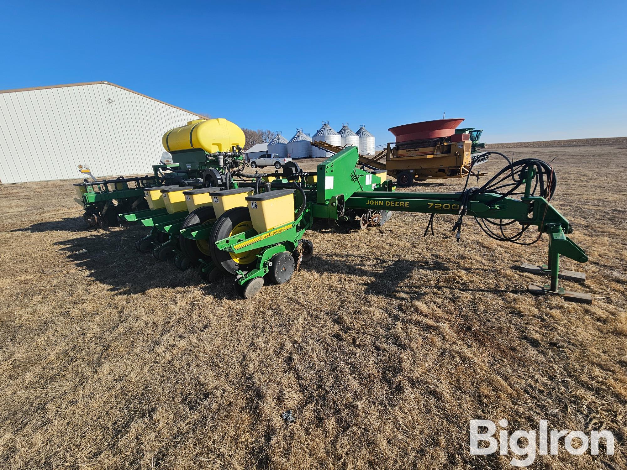 John Deere 7200 Maxemerge 2 16r30 Planter Bigiron Auctions 6861