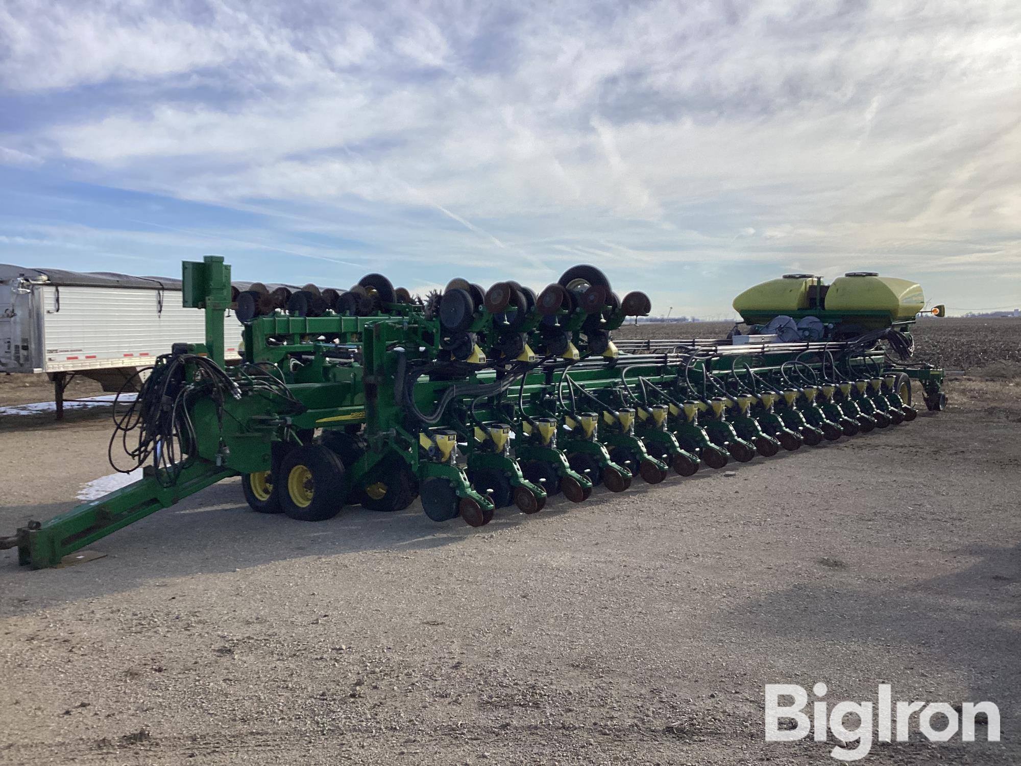 2010 John Deere Db120 48r30 Planter Bigiron Auctions 2348