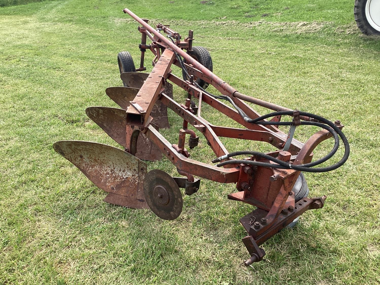 International 540 4 Bottom Moldboard Plow BigIron Auctions