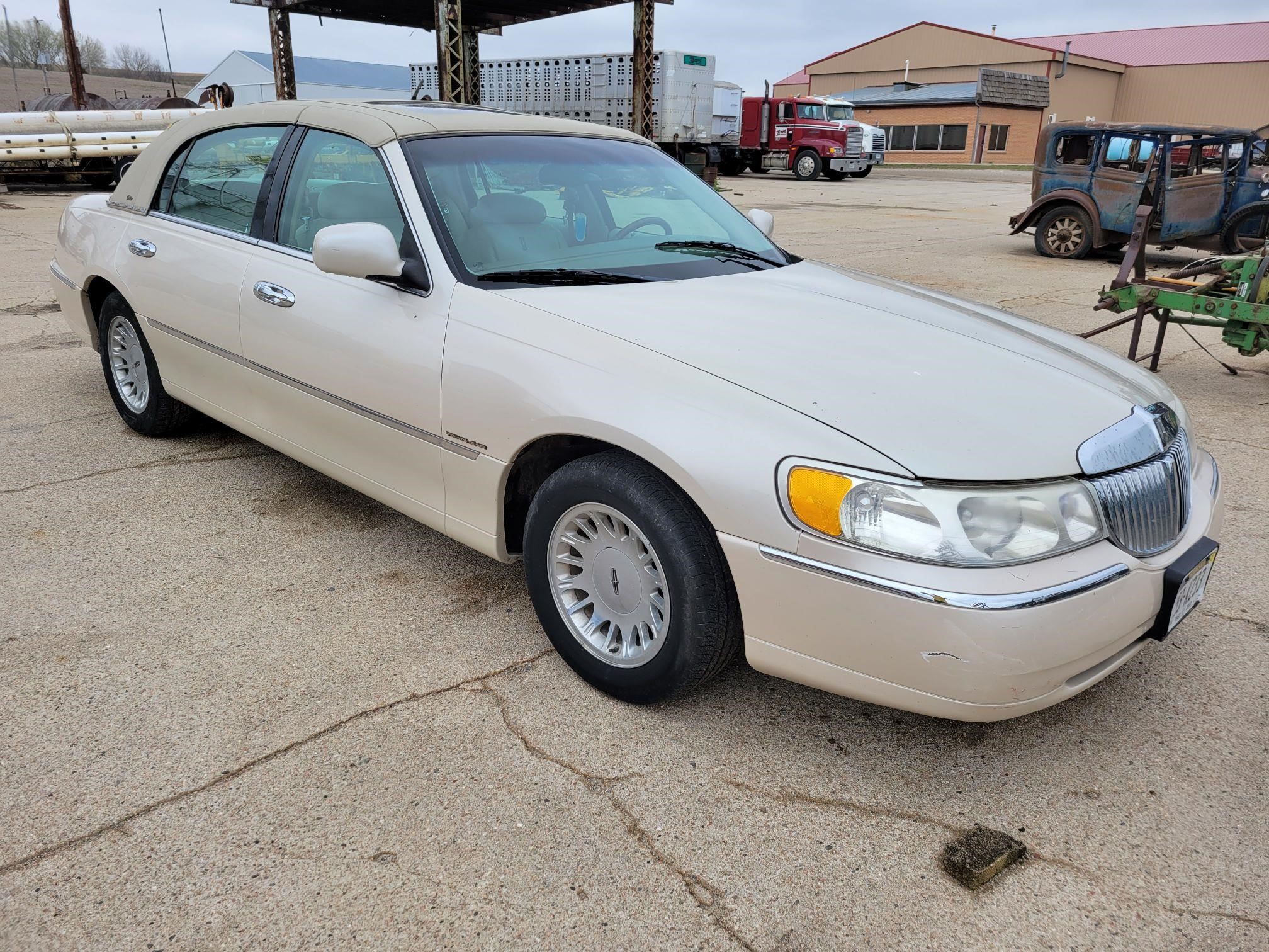 2000 Lincoln Town Car Cartier Sedan BigIron Auctions