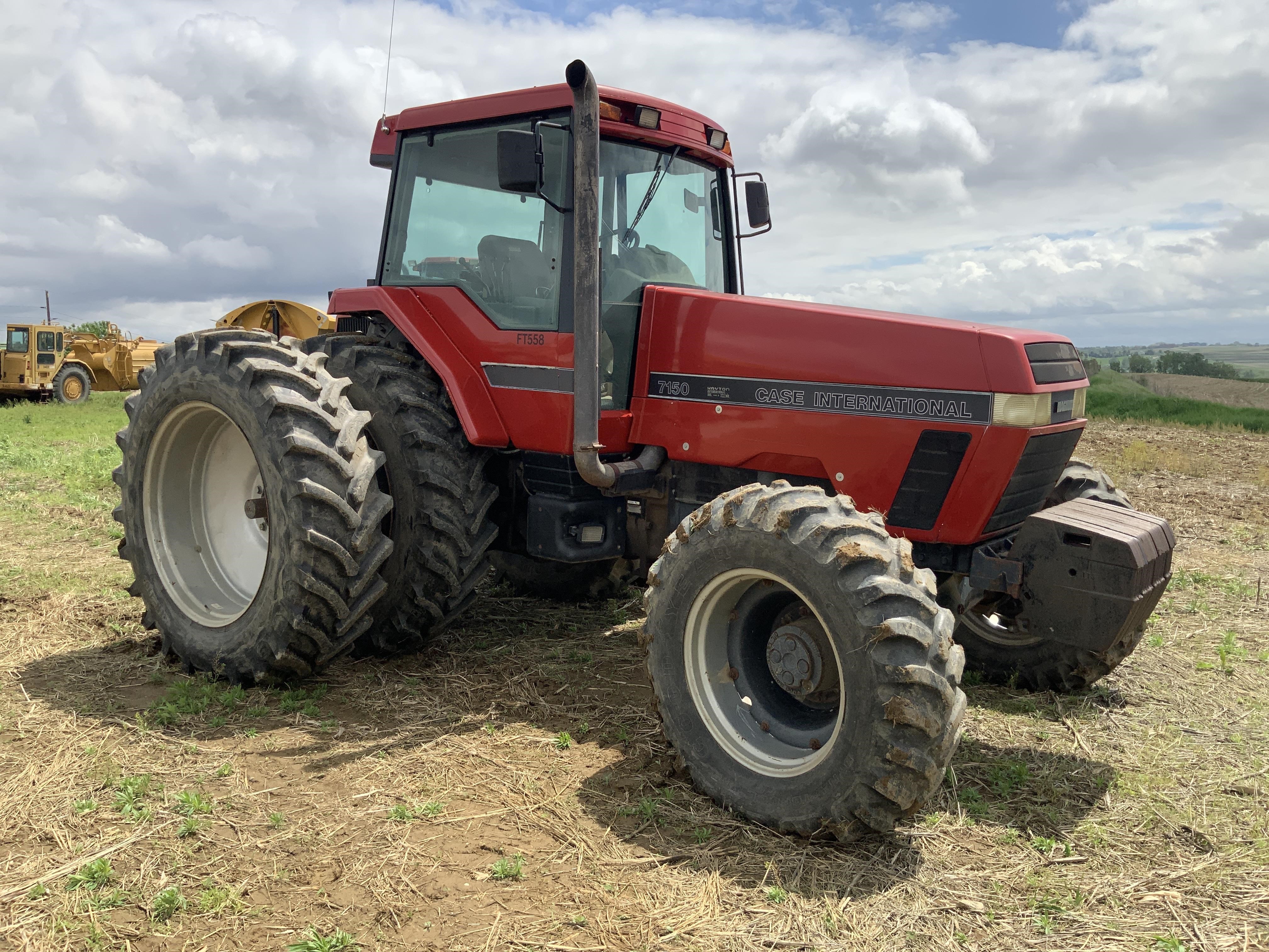 Case IH 7150 Farm Tractor Specs and Dimensions - VeriTread