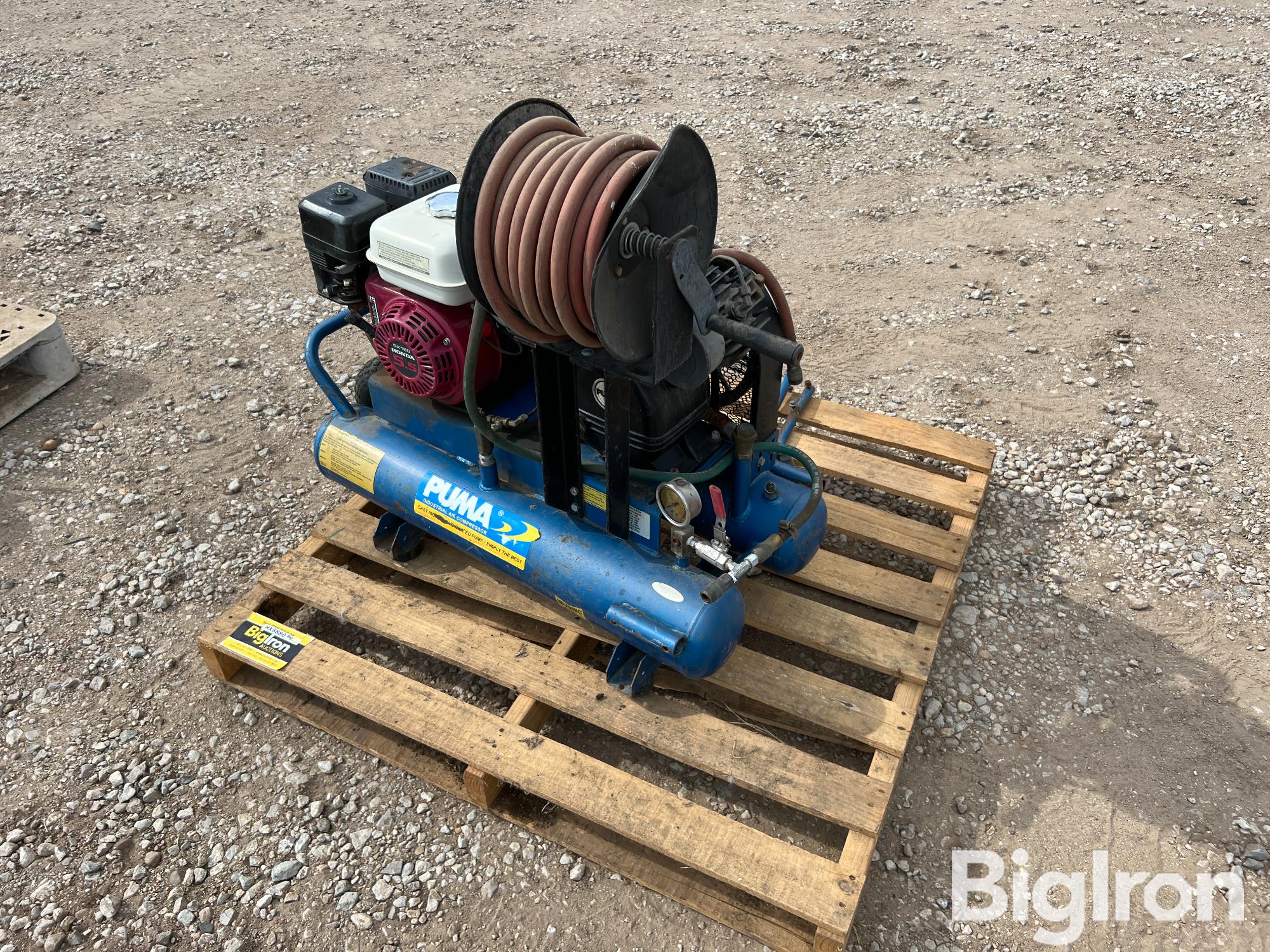 Compressor with hose reel - PS Auction - We value the future - Largest in  net auctions