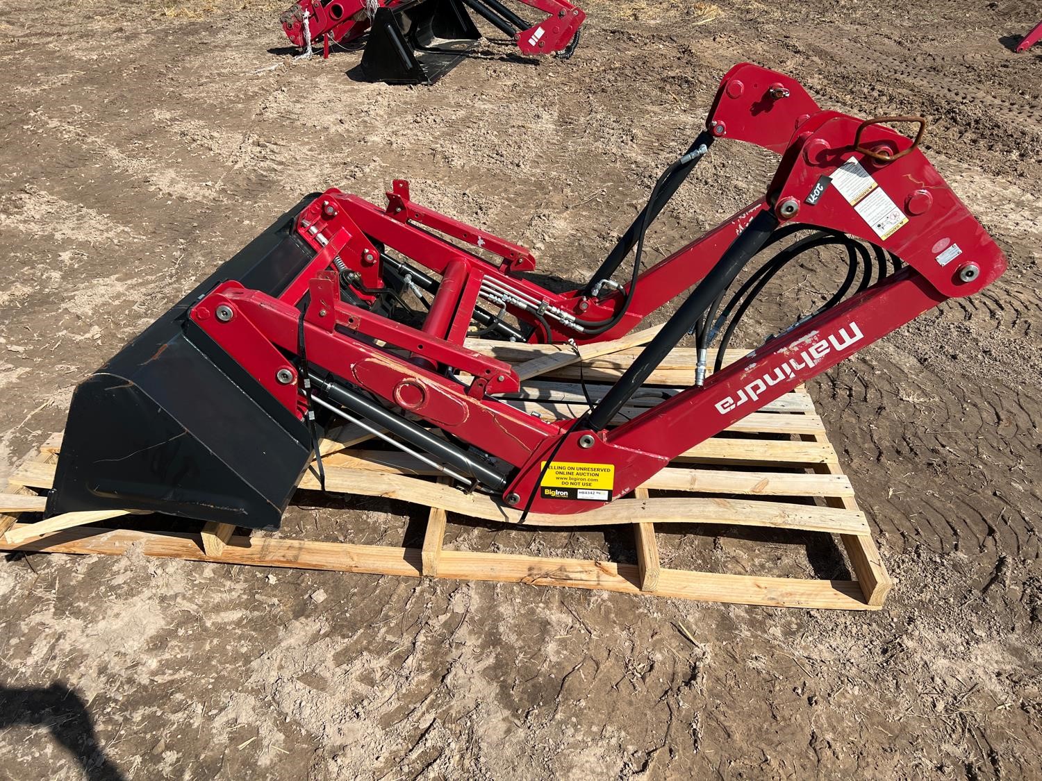 Mahindra 2538L Loader W/66.25