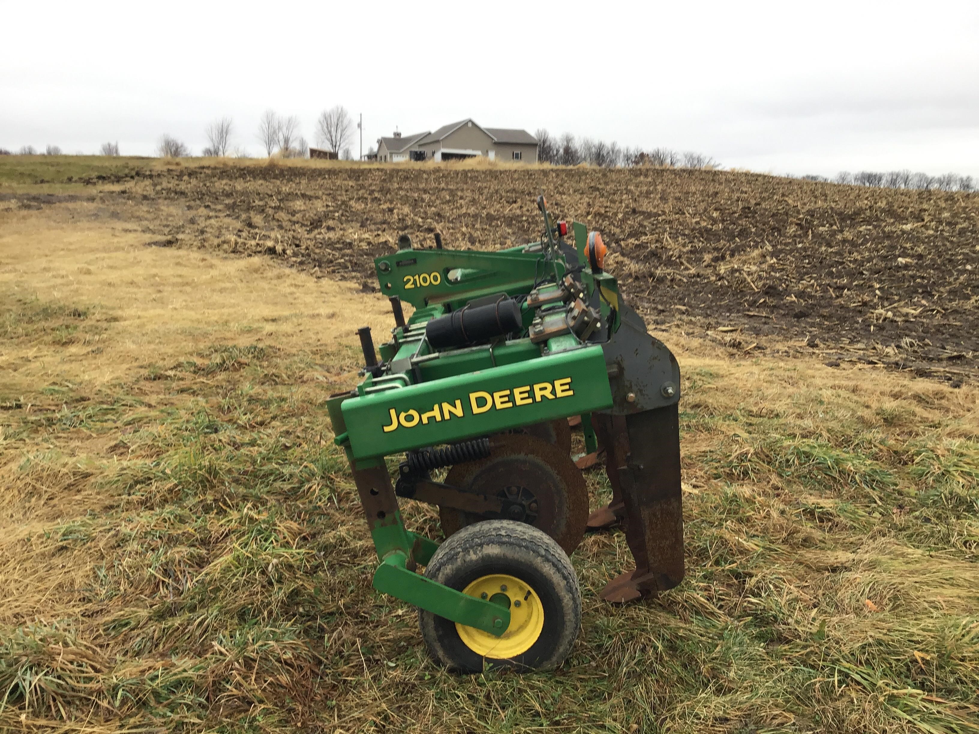 John Deere 2100 5 Shank Minimum Till Inline Ripper Bigiron Auctions 6594