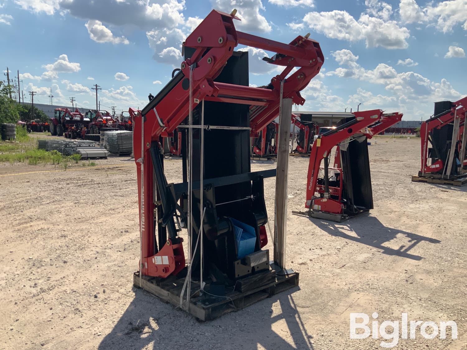 Mahindra 2665CL Front Loader w/ 80